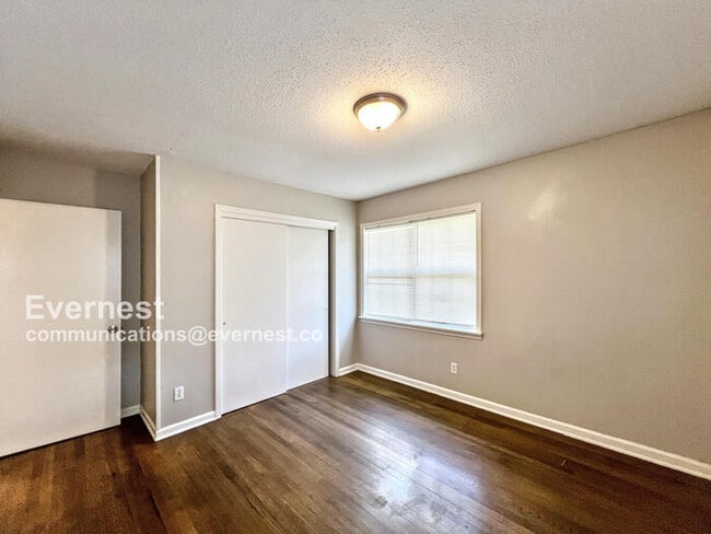 Building Photo - 1369 Bennington Dr