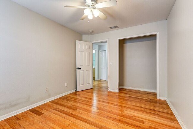 Building Photo - Spacious 4-Bedroom Home in Rivercrest, Riv...