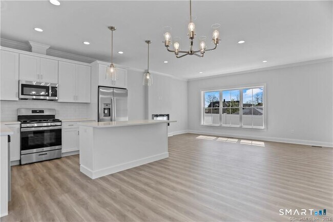 Building Photo - 348 Halley Ave