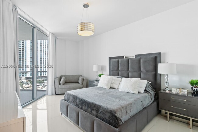 Building Photo - 17111 Biscayne Blvd