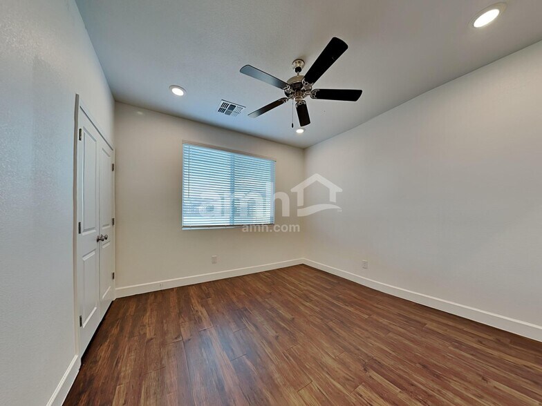 Building Photo - 6628 S 42nd Dr