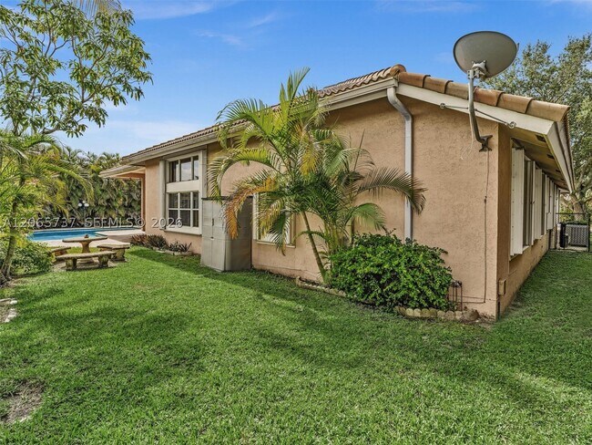 Building Photo - 11335 Lakeshore Dr