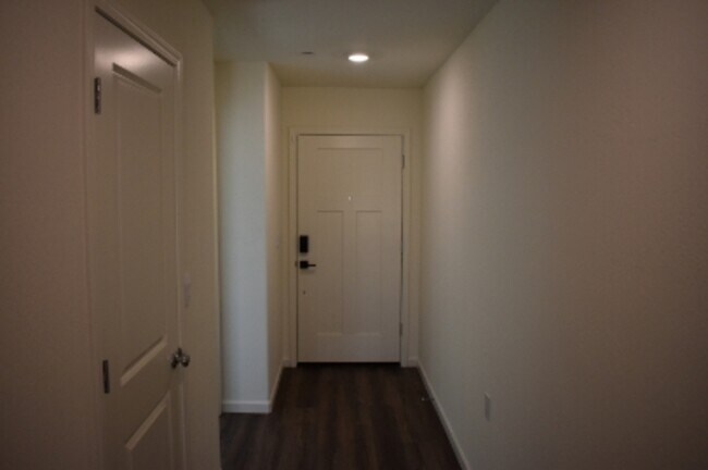 Building Photo - 641 Marshall Ln