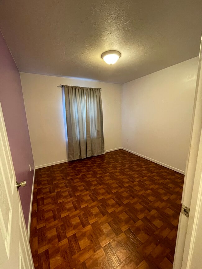 Building Photo - 2208 Rudolph Ave