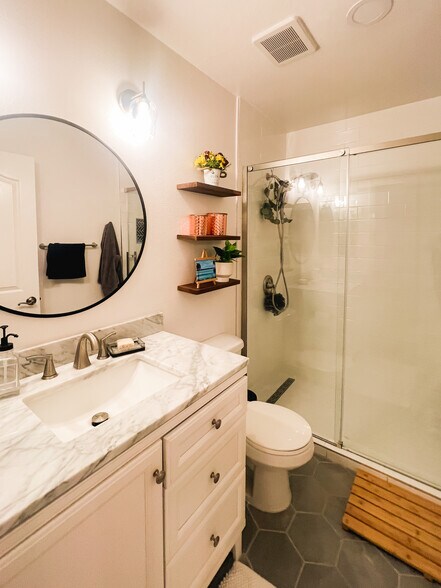 Guest Bath - 845 Brooks Ave