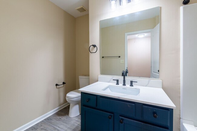 Building Photo - 3 Bed/2 Bath Townhouse in Douglasville!
