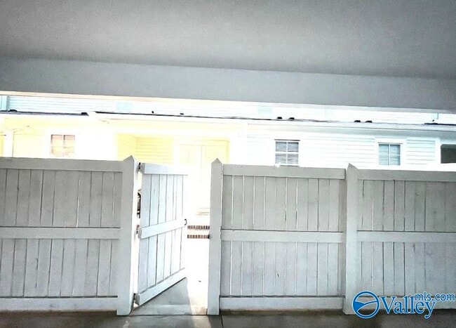 Building Photo - 50 Pine St