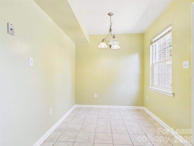 Building Photo - 8811 Hunter Ridge Dr