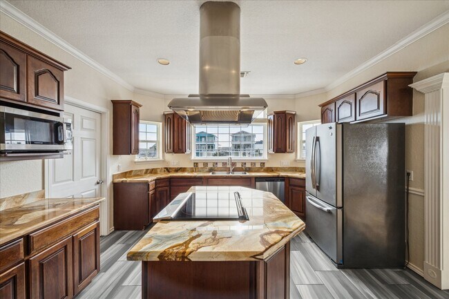 Building Photo - 22621 Bay Point Dr