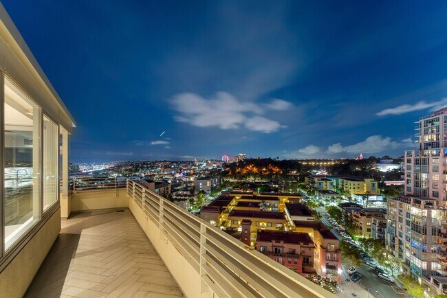 Building Photo - Penthouse Living at the Historic El Cortez...