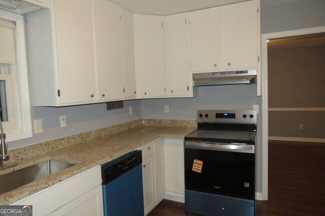 Building Photo - 1105 Hampton Rd