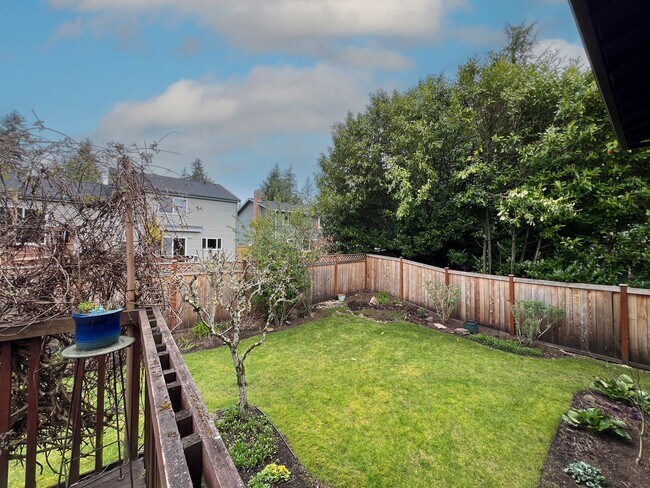 Building Photo - Gorgeous 3 Bedroom 2 Bath Home in Desirable Fairwood, Renton