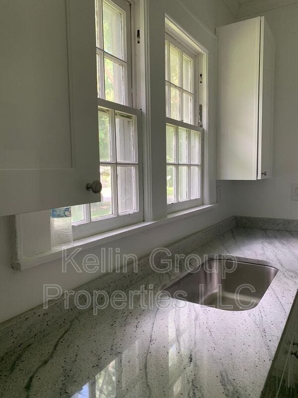 Building Photo - 1220 Ruby St