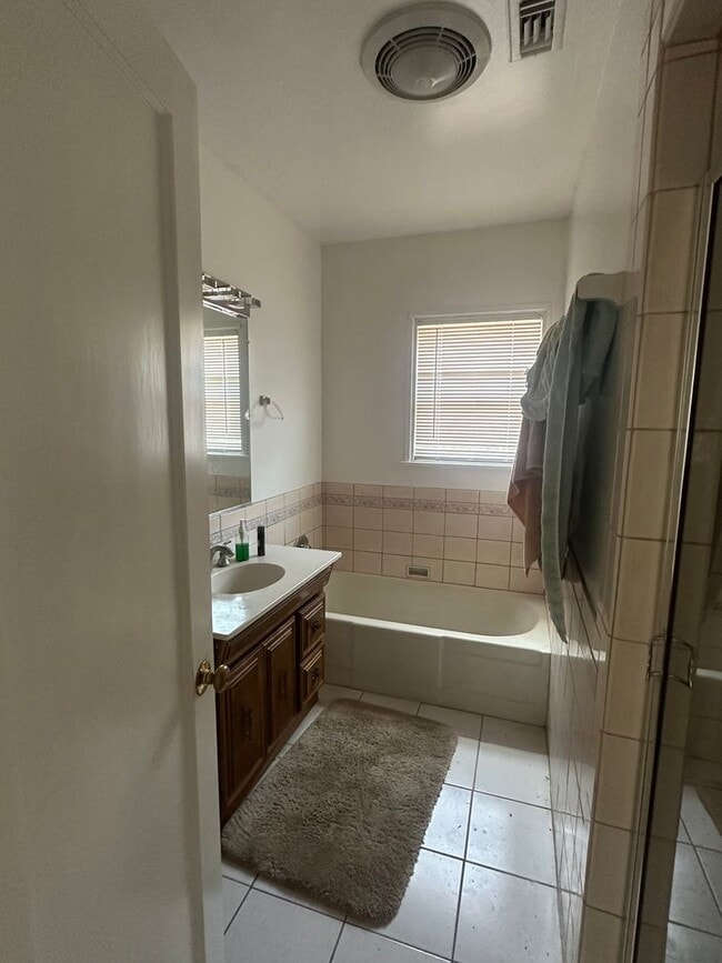 Building Photo - Perfection! Corner Lot Pool Home