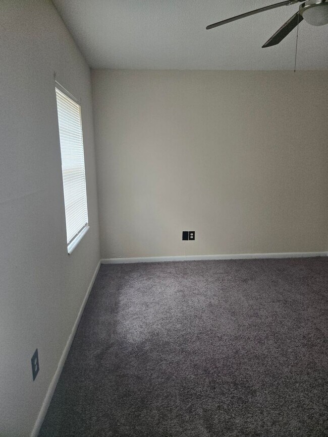 Building Photo - Palms West Condo- Ozkal