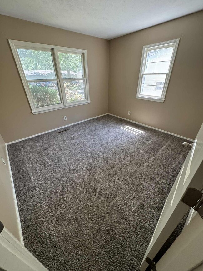 Building Photo - Cute 3 bedroom house in southwest Springfi...