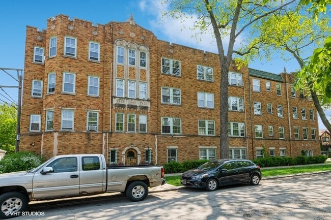 Building Photo - 6881 N Overhill Ave