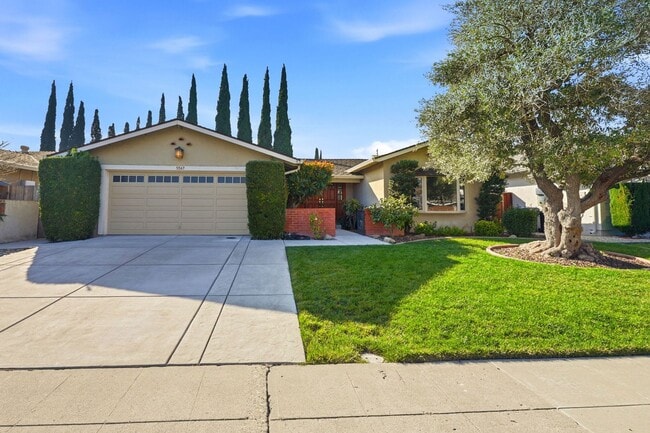 Building Photo - Beautifully Updated 3BR/2BA Home with Private Garden Oasis