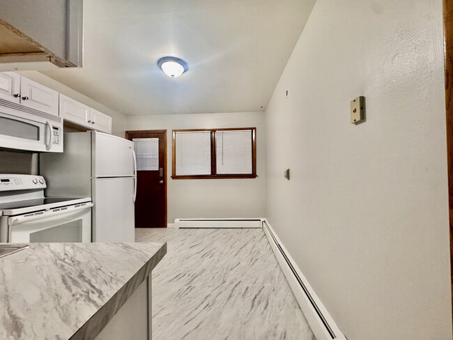 Building Photo - 197 Potuccos Ring Rd