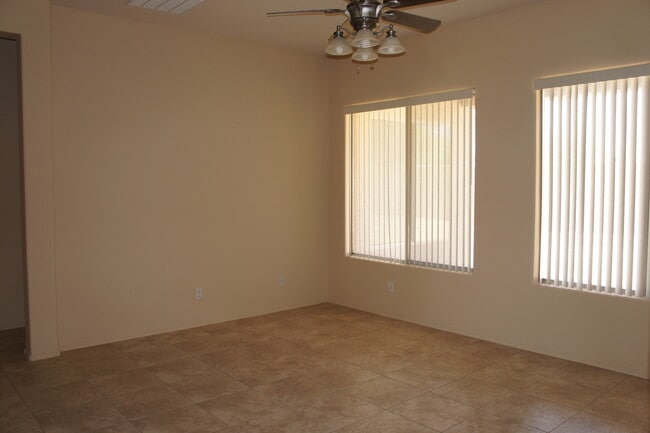Building Photo - - Beautiful Home in Estrella Mountain Ranc...
