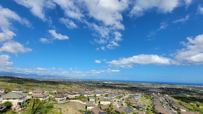 Building Photo - Kahiwelo at Makakilo 3 bedroom home for rent