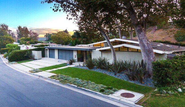 Building Photo - 6225 Frondosa Dr