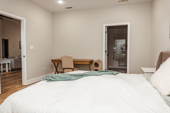 Building Photo - 2810 Pinnacle Point Dr