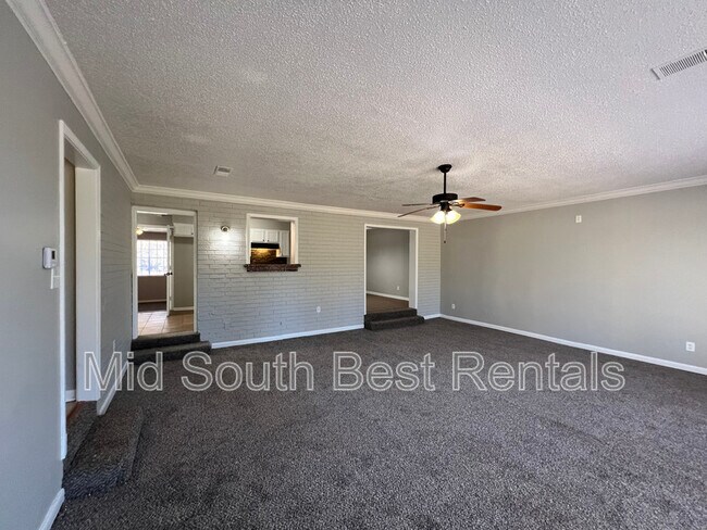 Building Photo - 2935 Invergarry Rd