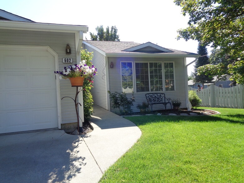 Building Photo - 602 W Holmberg Ln