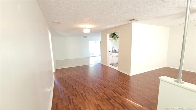 Building Photo - 2149 SE Dolphin Rd