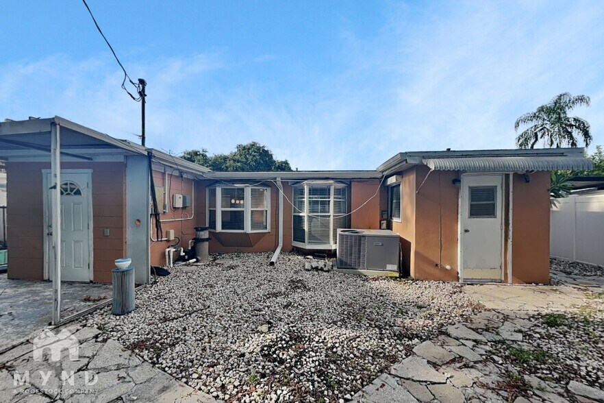 Building Photo - 10212 117 Dr N