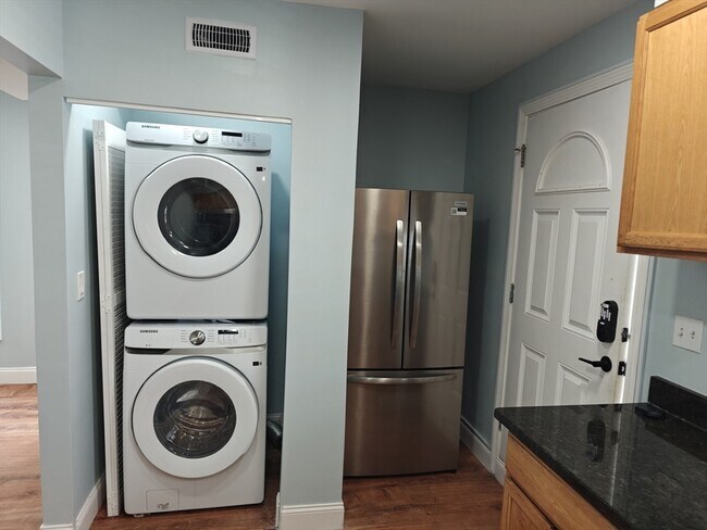 Building Photo - 102 Mt Pleasant Ave