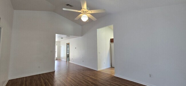 Building Photo - 1500 Kayuni Dr