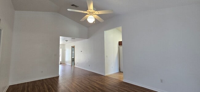 Building Photo - 3/2 ~ Lake View Estates ~ Corner Lot!