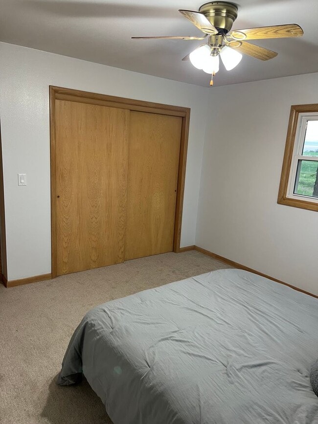 Building Photo - Rent; 3 bed acreage property