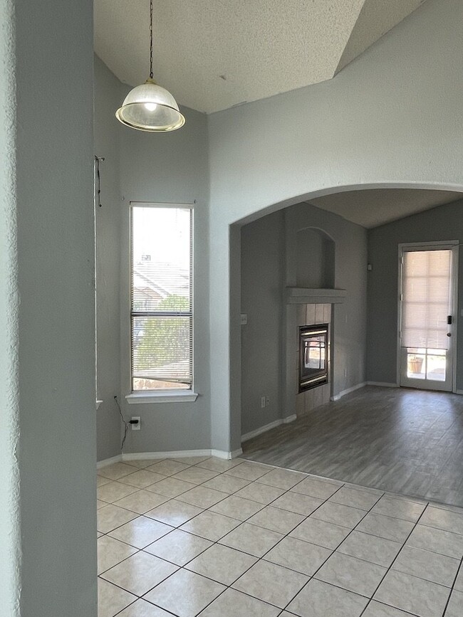 Building Photo - 3701 Trina Pl