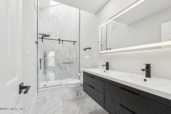 Building Photo - 385 Aldo Dr