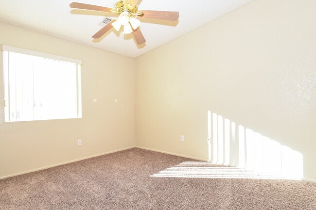 Building Photo - 2866 S 30th Dr