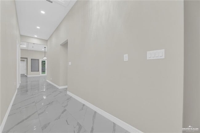 Building Photo - 16 E St