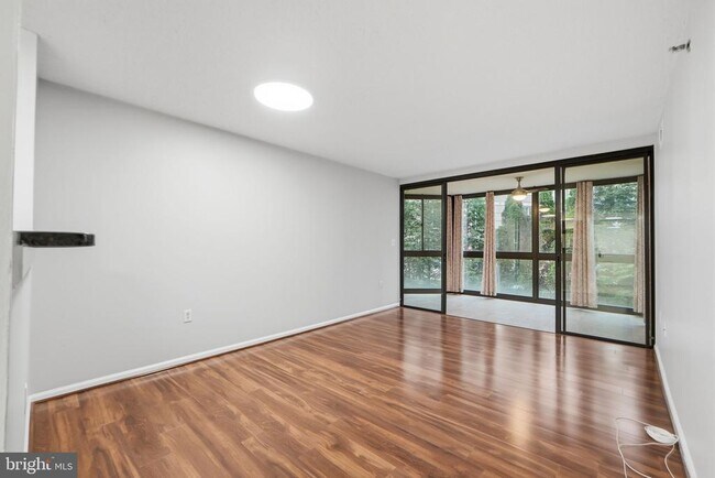 Building Photo - 1001 N Randolph St