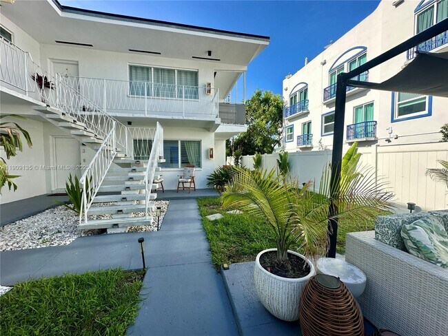 Building Photo - 1135 101st St