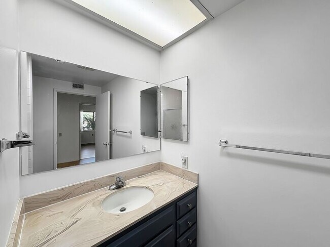 Building Photo - 16737 Meandro Dr