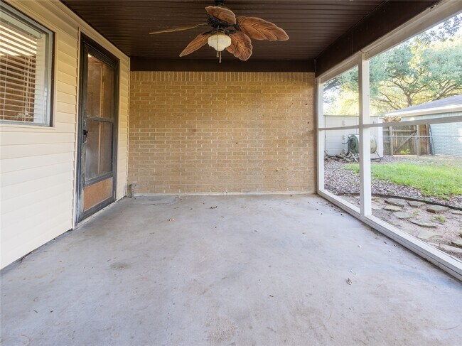 Building Photo - 2728 Encino Ave