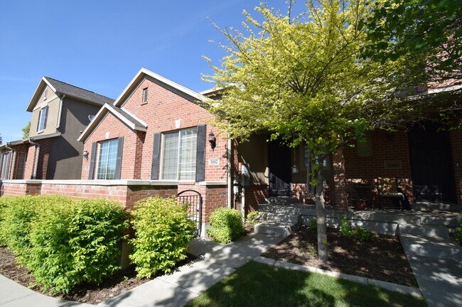 Building Photo - Modern 4 bed Home in Prime West Valley Location!!
