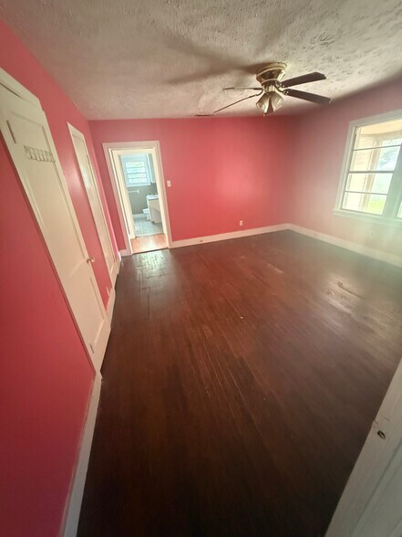 Building Photo - 418 S Jean Dr