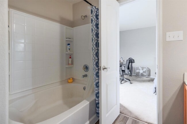 Building Photo - 5307 Viewpoint Dr