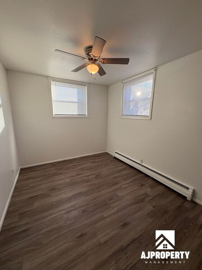 Building Photo - 3012 S Phillips Ave