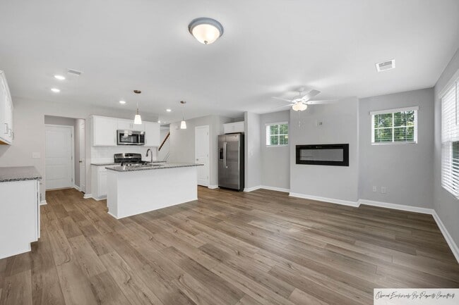 Building Photo - MODERN 3 BEDROOM IN LEXINGTON'S MURRAY VILLAGE