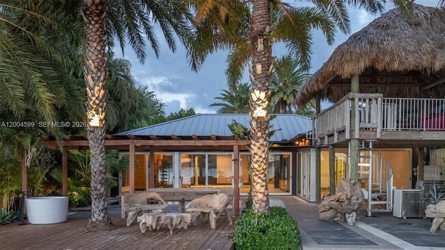 Building Photo - 2440 N Shore Terrace