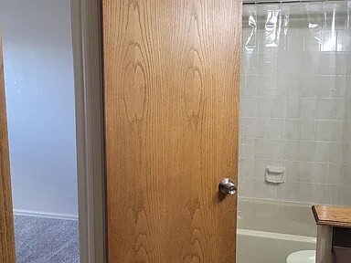 Building Photo - 1247 Holland Park Blvd